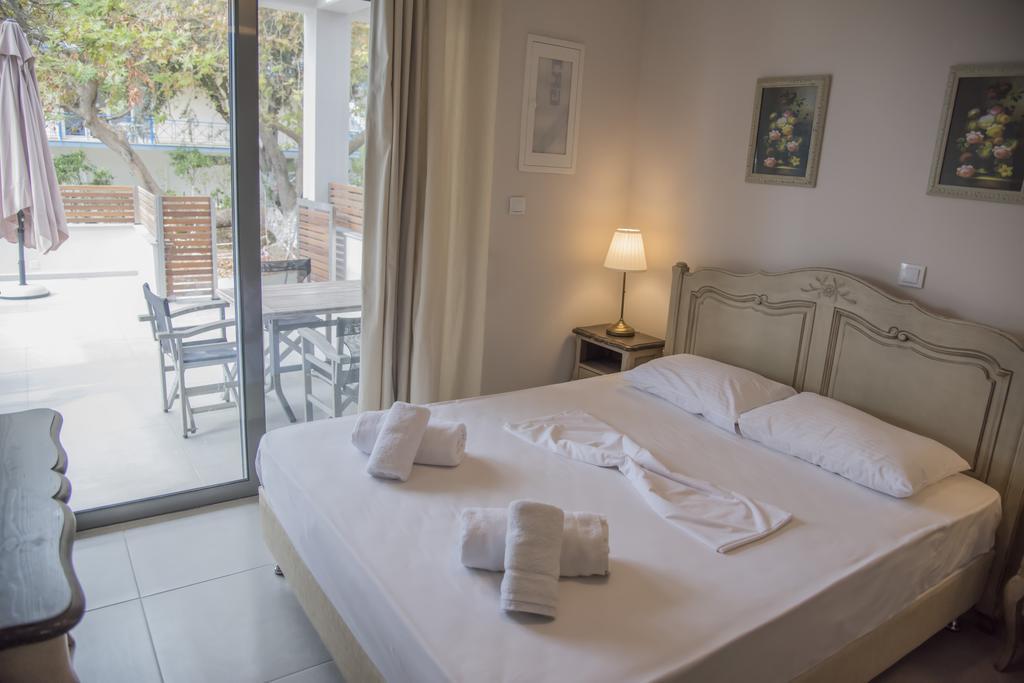 Casa Christabella Lägenhet Paralia Vrachou Exteriör bild