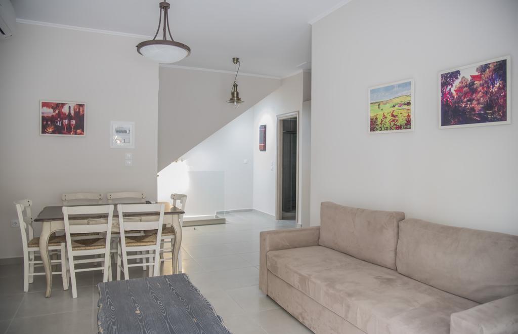 Casa Christabella Lägenhet Paralia Vrachou Exteriör bild